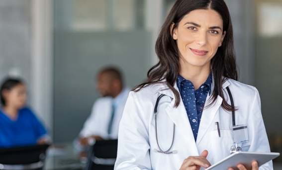 healthcare-sectro-doctor-with-tablet@2x